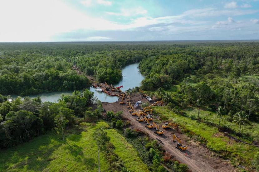 Andi Syamsudin Arsyad atau akrab disapa Haji Isam terus berupaya merealisasikan proyek 1 juta hektare cetak sawah untuk mendukung swasembada pangan nasional.