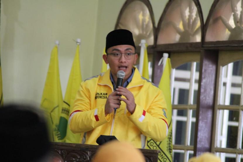 Andika Hazrumy dalam orasi politiknya di hadapan pengurus dan kader DPD Golkar Kabupaten Lebak. 