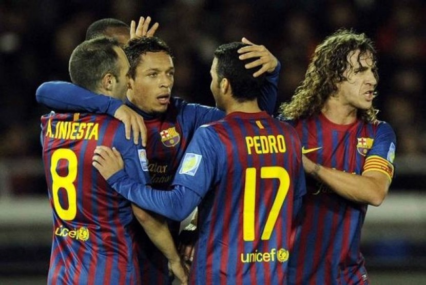 Andrés Iniesta, Carles Puyol dan Adriano Correia bersama penggawa Barcelona merayakan gol (ilustrasi)