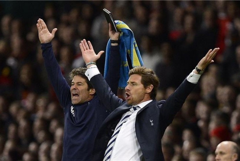 Andre Villas-Boas (kanan) 