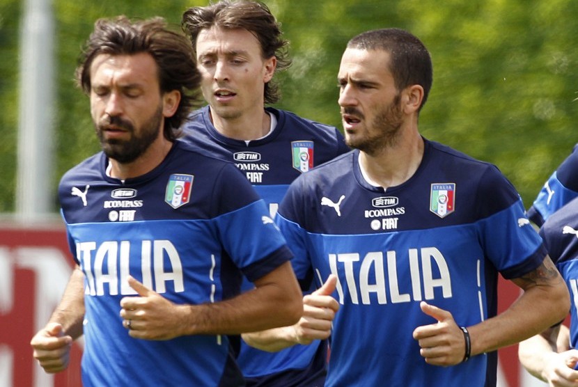 Andrea Pirlo, Riccardo Montolivo, dan Ciro Immobile selama menjalani latihan persiapan menjelang Piala Dunia 2014 di Brasil