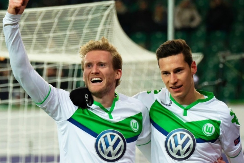 Andrea Schuerrle (kiri) merayakan golnya ke gawang Gent.