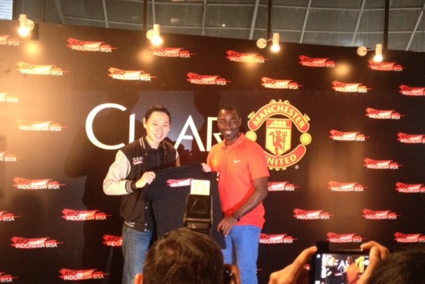 Andy Cole dalam jumpa pers Ayo! Indonesia Bisa Academy menuju Old Trafford