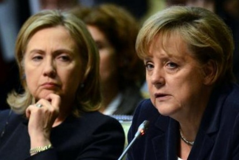 Angela Merkel (kanan) dan Hillary Clinton (kiri)