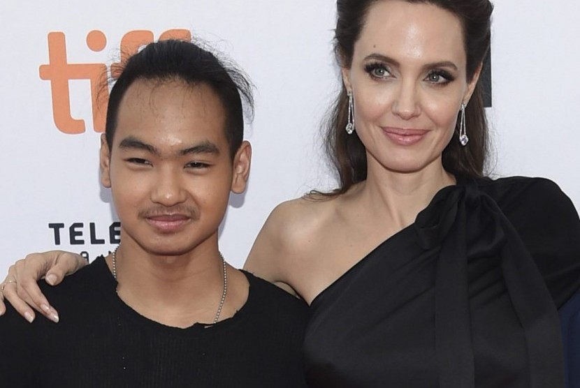 Angelina Jolie dan anak tertuanya, Maddox Jolie Pitt