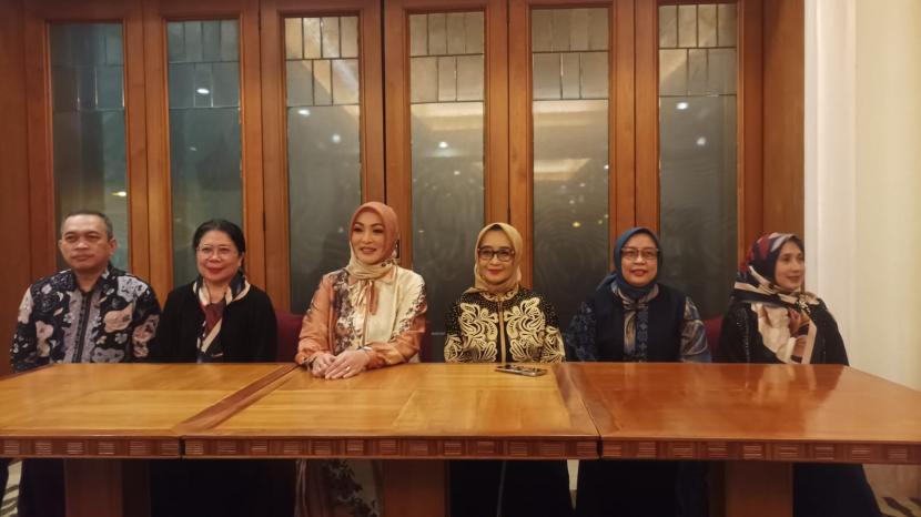 Angelina Sondakh berbagi pengalaman hijrah di Bandung