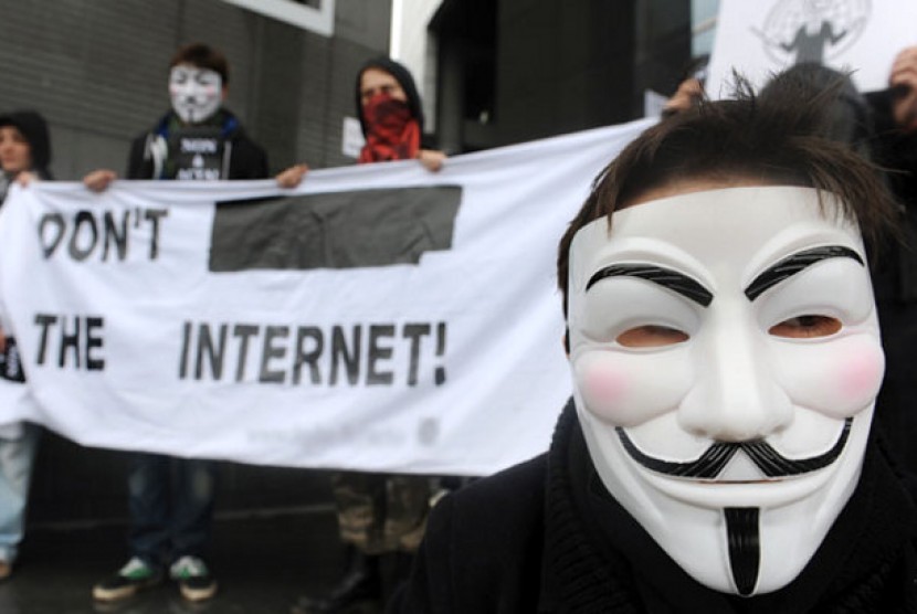 Anggota Anonymous protes dengan pembatasan kebebasan berinternet