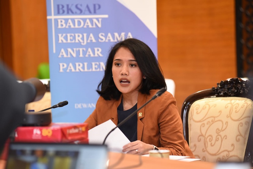 Anggota Komisi XI DPR RI Puteri Komaruddin menilai gerakan 'Setop Bayar Pajak' bisa mengganggu penerimaan pajak dan pembangunan nasional.