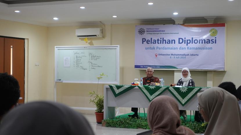 Anggota Badan Pembina Harian Universitas Muhammadiyah Jakarta (BPH UMJ) Prof Din Syamsuddin mendorong penguatan hubungan antar negara untuk mengatasi konflik global yang mengarah kepada krisis kemanusiaan yang semakin melebar.