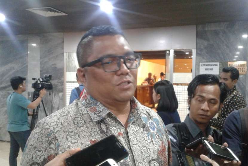 Anggota Bawaslu Fritz Edward Siregar di Kompleks Parlemen Senayan, Jakarta, Selasa (28/8). 