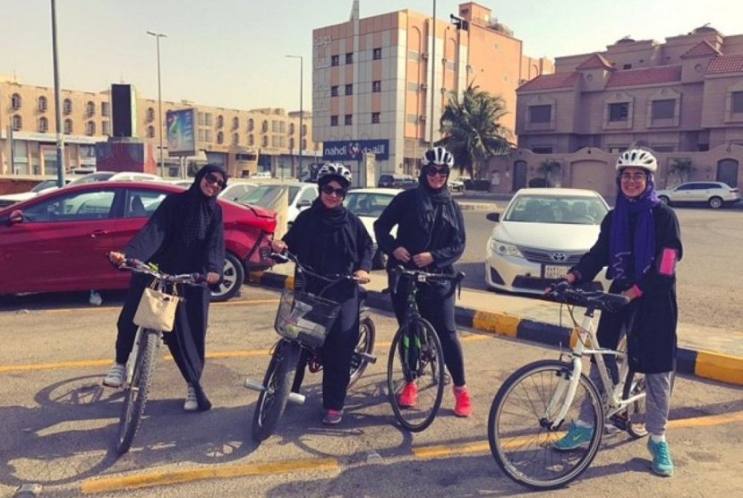 Anggota Bicicleta, komunitas sepeda pertama di Arab Saudi yang didirikan Ndima Abu al-Enein 1,5 tahun lalu di Jeddah.