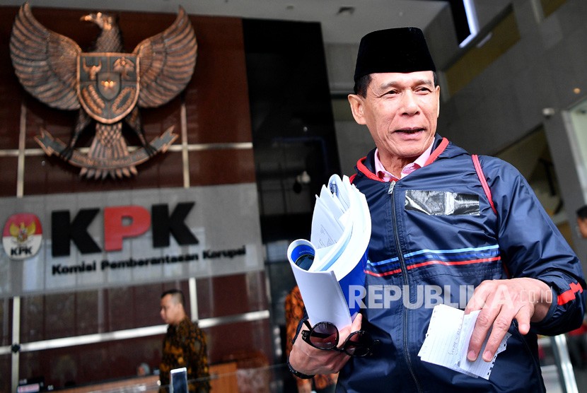 Anggota BPK Rizal Djalil meninggalkan kantor KPK usai diperiksa di Jakarta, Rabu (9/10/2019).