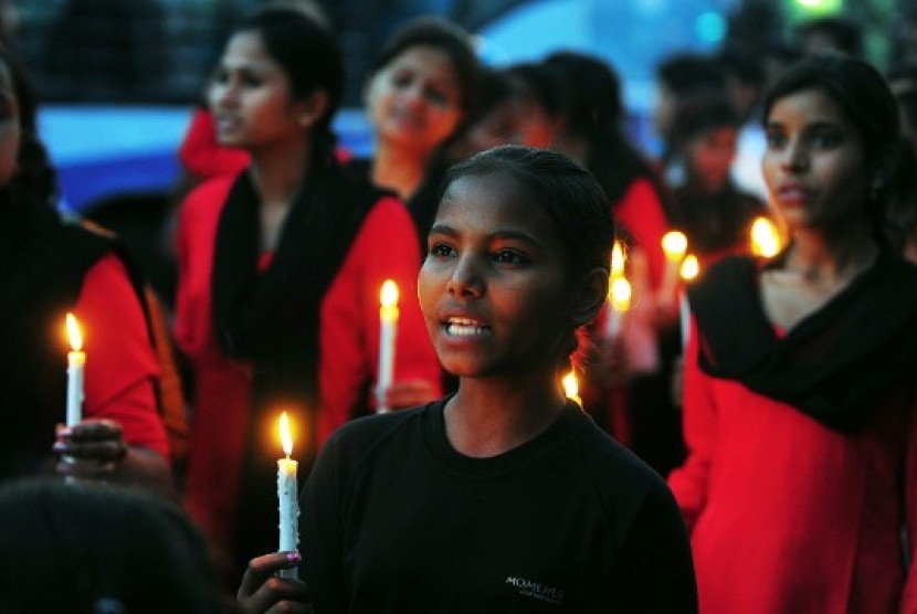 Anggota Brigade Merah ikut peran dalam protes terhadap maraknya tindakan pemerkosaan di Lucknow