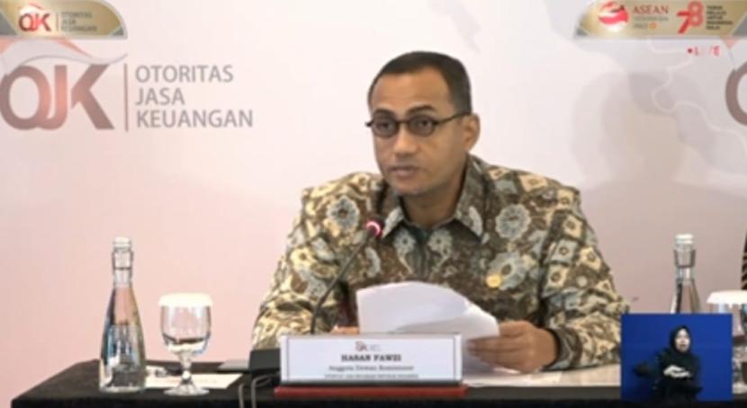 Anggota Dewan Komisioner (ADK) sekaligus Kepala Eksekutif Pengawas Inovasi Teknologi Sektor Keuangan (ITSK), Aset Keuangan Digital dan Aset Kripto (IAKD) Hasan Fawzi saat konferensi pers di Jakarta, Jumat (18/8/2023).   