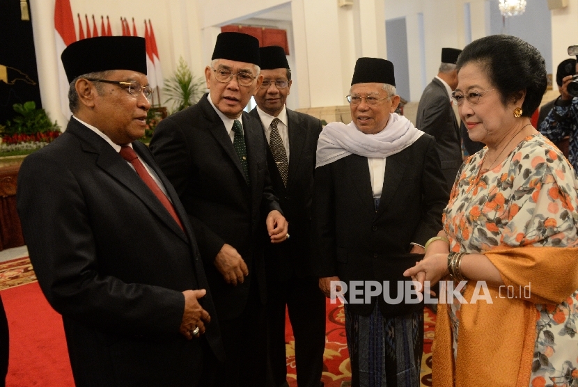 Wakil Ketua Dewan Kehormatan DPP PPP Emron Pangkapi mengatakan PPP siap usung duet Megawati-Mahfud Md. Foto ilustrasi Mahfud MD (kiri) dan Megawati (kanan).