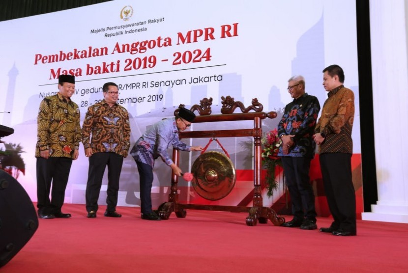 Anggota Dewan Perwakilan Rakyat (DPR) dan Dewan Perwakilan Daerah (DPD) terpilih masa jabatan 2019-2024 mengikuti pembekalan Empat Pilar MPR di Gedung Nusantara IV, Kompleks Parlemen Jakarta, Sabtu (28/9) 