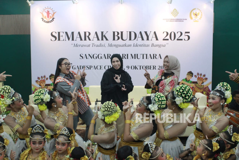 Anggota Dewan Perwakilan Rakyat (DPR) RI Komisi X, Melly Goeslaw menyediakan wadah bagi seniman lokal