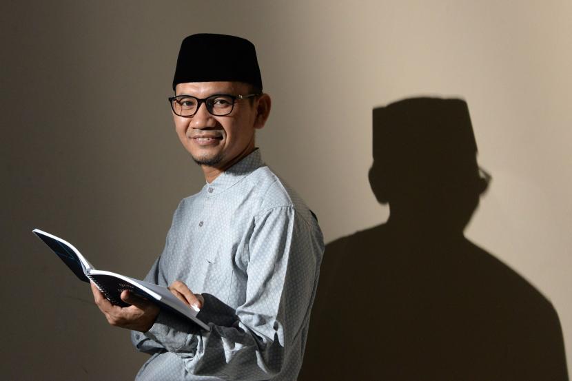 Uang Elektronik dalam Pandangan Ustadz Oni Sahroni. Foto: Anggota Dewan Syariah Nasional Majelis Ulama Indonesia Oni Sahroni.
