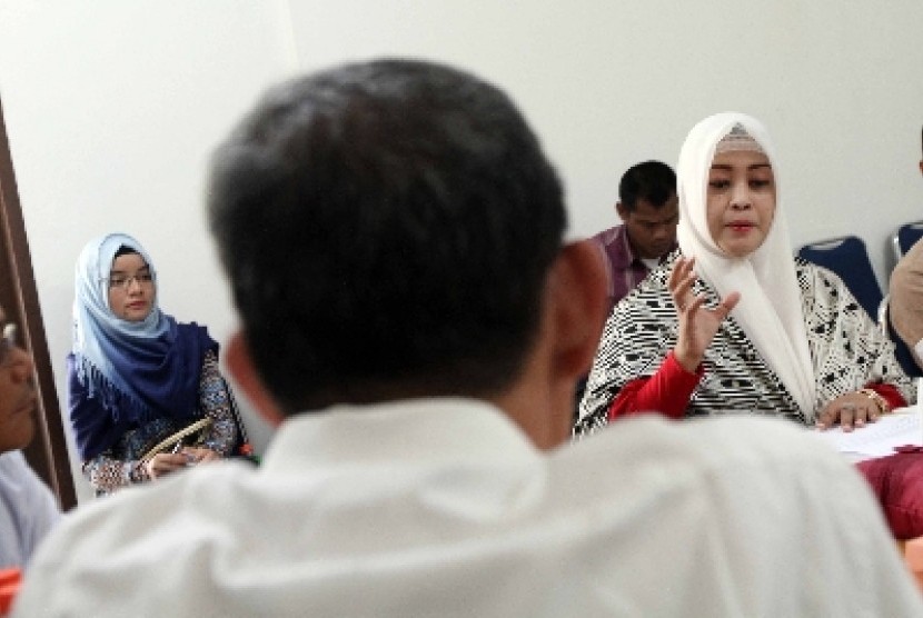 Anggota DPD asal DKI Jakarta Fahira Idris (kanan).