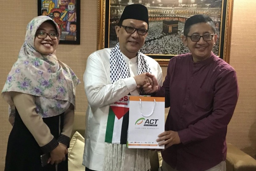 Anggota DPD RI dari Provinsi DKI Jakarta, Dailami Firdaus Bertemu Senior Vice President of Group of Philanthropyand Communication ACT N. Imam Akbari dan Vice President Philanyhropy Networking Departement ACT Rini Maryani pada Jumat (2/2).