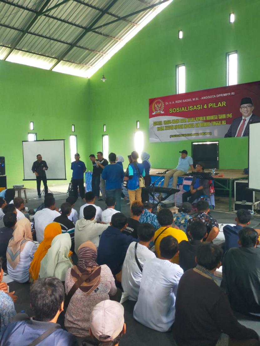 Anggota DPR dari Fraksi Partai Amanat Nasional (PAN) Ahmad Rizki Sadig menggelar  di Gedung pertemuan Banaran, Kecamatan Kauman, Kabupaten Tulungagung, Jawa Timur, 30 Januari lalu.