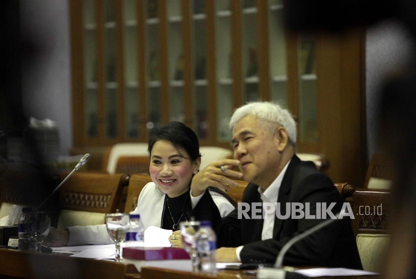  Anggota DPR Fraksi PDI Perjuangan Ichsan Soelistyo (kanan) 