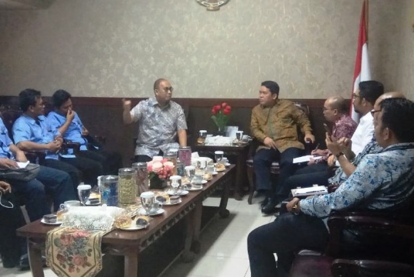 Anggota DPR RI Andre Rosiade melakukan pertemuan tertutup dengan Komisioner Komisi Pengawas Persaingan Usaha (KPPU)