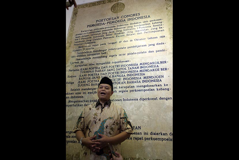  Anggota DPR RI Dapil 2 DKI Jakarta Hidayat Nurwahid, mengajak siswa-siswi SMAIT Said Naum, Tanah Abang, mengunjungi Museum Sumpah Pemuda, Jakarta, Selasa (7/11).