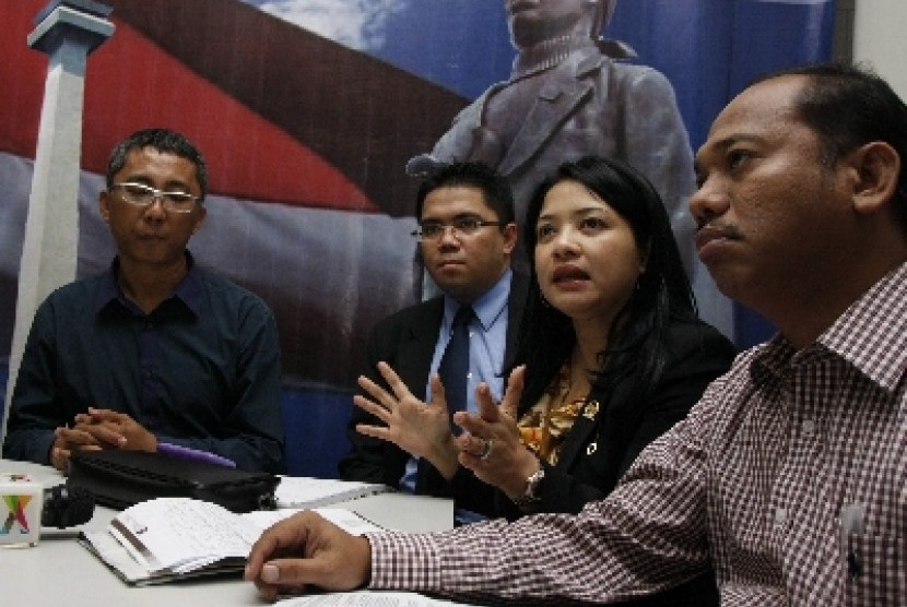 Anggota DPR RI, Dewi Aryani (kedua kanan).