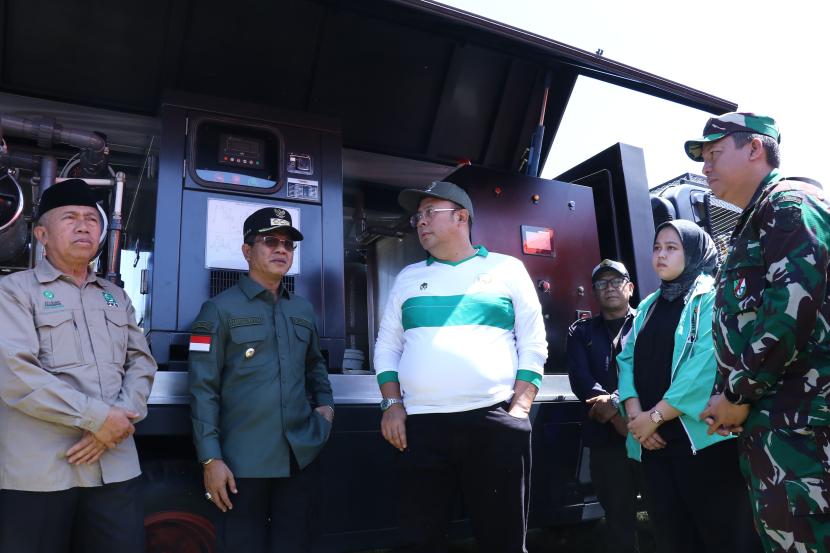 Anggota DPR RI yang juga Ketua Fraksi PKB DPR RI H Cucun Ahmad Syamsurijal melakukan peninjauan langsung ke lokasi gempa bumi di Kecamatan Kertasari, Kabupaten Bandung, Jawa Barat, Kamis (29/9/2024) siang.