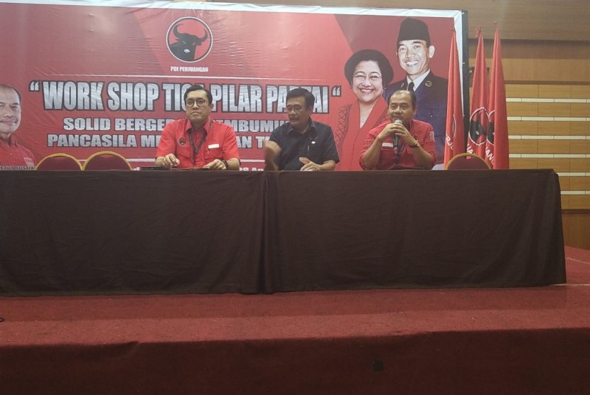 Anggota DPRD dari fraksi PDIP se-Jawa Barat akan menyatakan pernyataan sikap untuk mendorong pembangunan di Jabar agar lebih baik.