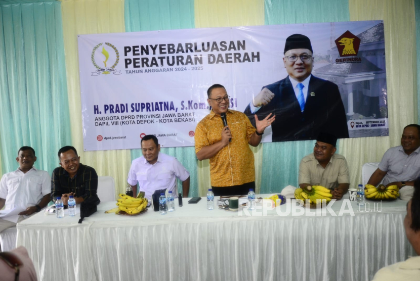  Anggota DPRD Provinsi Jawa Barat dari Daerah Pemilihan (Dapil) VIII, Pradi Supriatna saat melakukan penyebarluasan Peraturan Daerah (Perda) Nomor 6 Tahun 2019 tentang Kewirausahaan Daerah, yang berlangsung di Kelurahan Kukusan, Kecamatan Beji, Kota Depok, Jumat (20/9/2025).