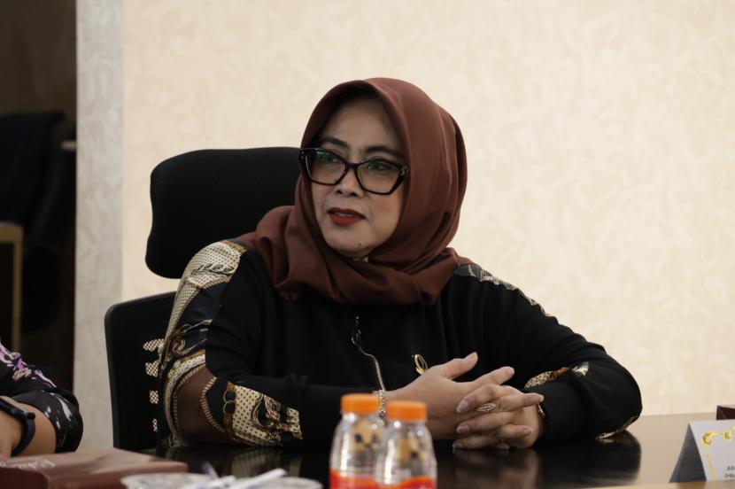 Anggota DPRD Provinsi Jawa Barat, Tia Fitriani saat kegiatan citra bhakti DPRD Provinsi Jawa Barat di Kabupaten Bandung. Selasa (23/7/2024).