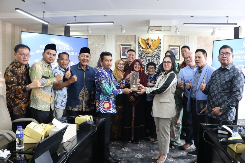 Anggota DPRD Provinsi Jawa Barat Tuti Turimayanti di Kota Bandung, Kamis (3/10/2024).