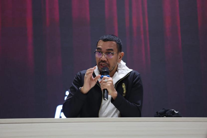 Anggota Exco PSSI Arya Sinulingga saat menjelaskan perihal pembatalan drawing Piala Dunia U-20 di Bali pada 31 Maret nanti.
