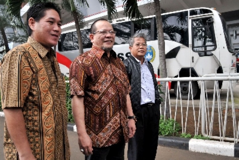 Anggota Exco PSSI lainya Erwin Dwi Budiawan (kiri).