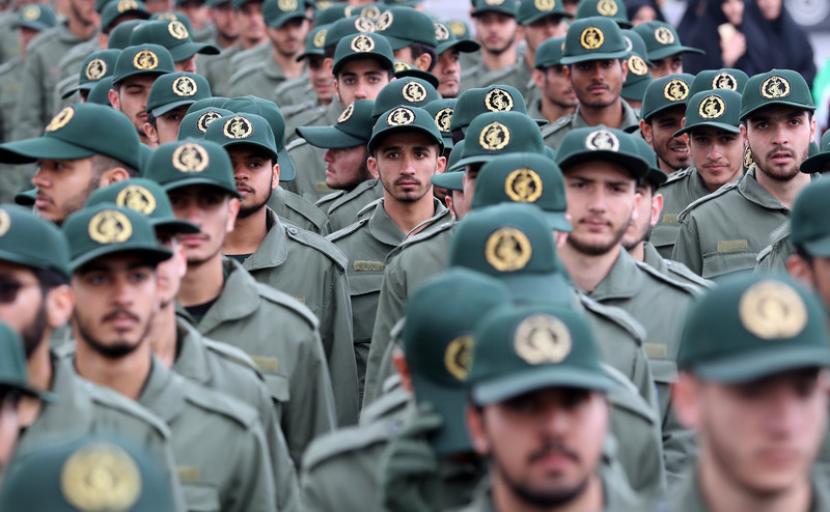 Anggota Garda Revolusi Iran. Uni Eropa meratifikasi paket sanksi baru yang menargetkan individu dan entitas Iran.