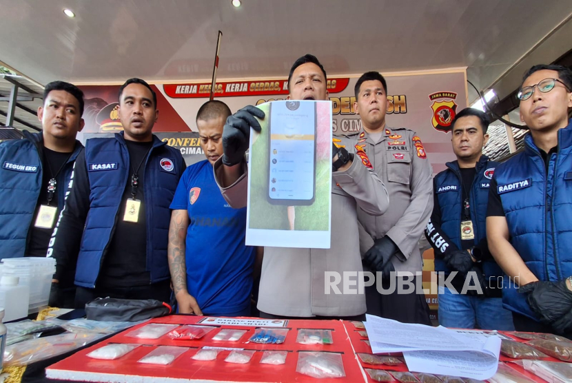 Anggota GRIB Jaya Kecamatan Parongpong, Kabupaten Bandung Barat Ditangkap Satuan Reserse Kriminal Polres Cimahi Usai Jualan Narkotika.