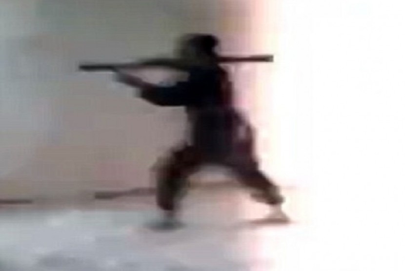 Anggota ISIS Siap Menembak menggunakan RPG (ilustrasi)