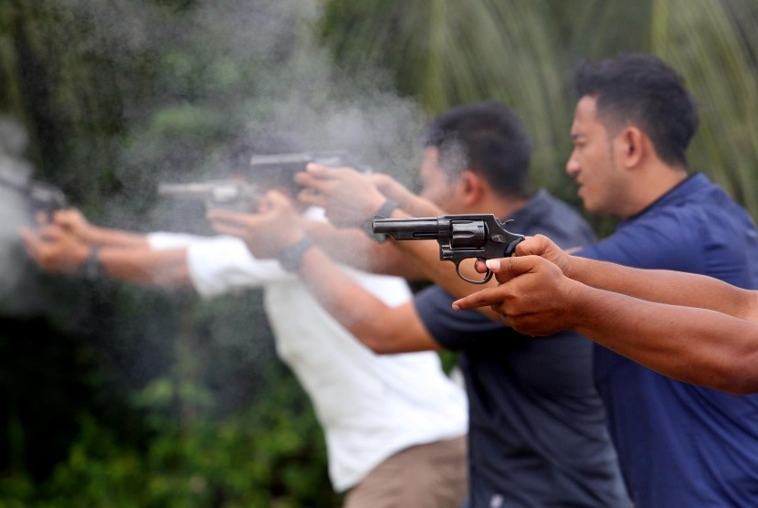 Polres Sukabumi Asah Kemampuan Menembak Personel (ilustrasi).