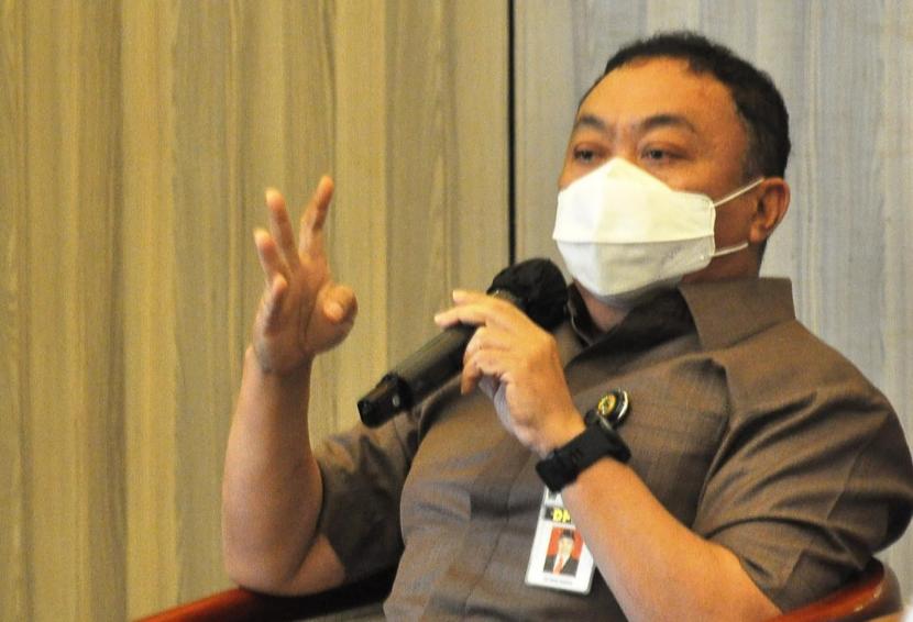 Anggota Komisi E DPRD Provinsi Jawa Tengah, Yudi Indras Wiendarto saat memberikan keterangan usai melakukan pemantauan pelaksanaan PTM terbatas, di Semarang, Senin (30/8).