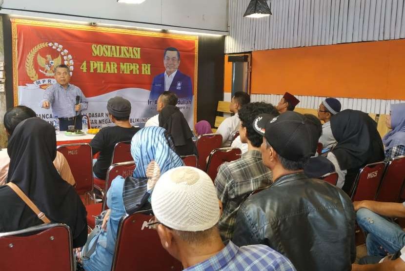 Anggota Komisi I DPR RI, Alimin Abdullah, saat menggelar kegiatan Sosialisasi Empat Pilar MPR RI di Kecamatan Pasar Minggu, Jakarta Selatan, Sabtu (6/10). 