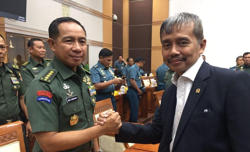 Anggota Komisi I DPR-RI Andi Najmi Fuaidi bersama Kepala Staf TNI Angkatan Darat (KSAD) Jenderal TNI Agus Subiyanto
