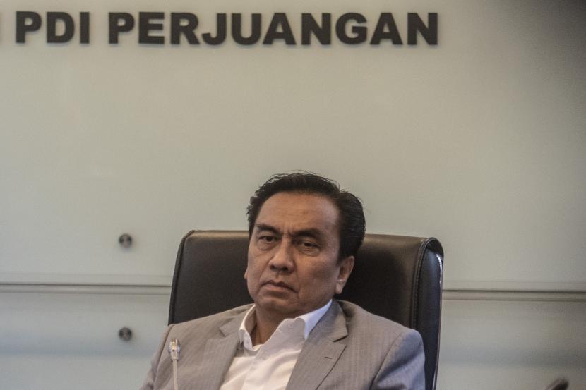 Anggota Komisi I DPR RI Effendi Simbolon hadir untuk memberikan pernyataan permintaan maaf atas ucapan TNI seperti gerombolan di Kompleks Parlemen, Senayan, Jakarta, Rabu (14/9/2022). 