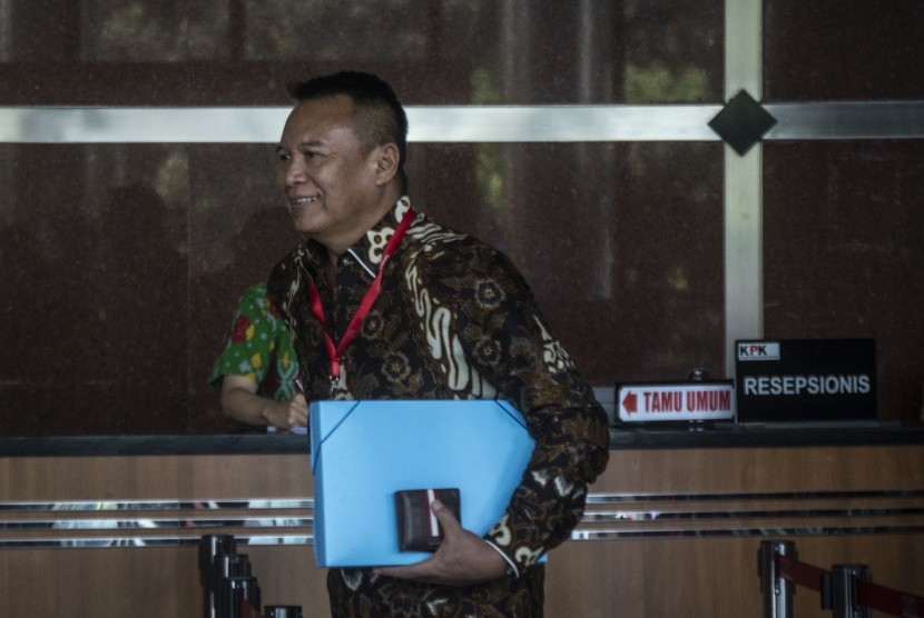 Anggota Komisi I DPR TB Hasanuddin tiba untuk menjalani pemeriksaan di gedung KPK, Jakarta, Kamis (5/7).