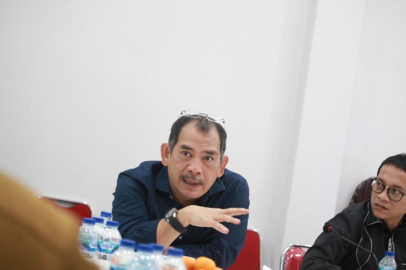  Anggota Komisi I DPRD Provinsi Jabar Asep Wahyu Wijaya Sekretaris menyampaikan beberapa pertanyaan dalam kegiatan peninjauan aset Provinsi Jabar berupa UPTD Latihan Kerja Kota Bekasi, Senin (28/8/2023).