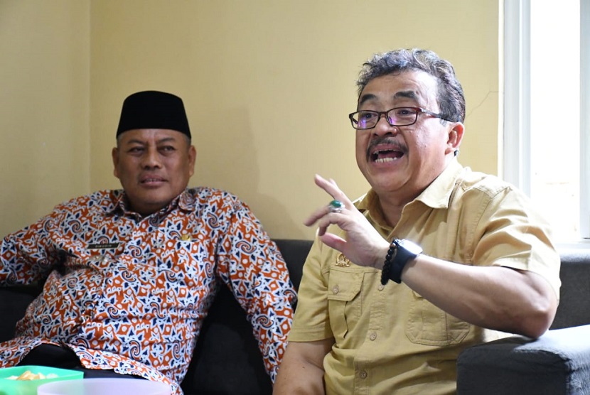 Anggota Komisi I DPRD Provinsi Jawa Barat Sidkon Djampi menilai produktifitas Badan Usaha Milik Desa (Bumdes) menjadi salah satu penggerak roda perekonomian yang paling konkrit bagi masyarakat sekitar.
