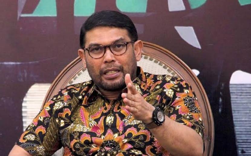 Anggota Komisi III DPR Nasir Djamil meminta Presiden Jokowi membantu Kejagung dengan memberi izin memeriksa Achsanul Qosasih.