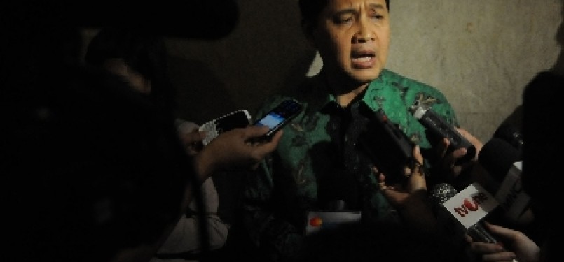 Anggota Komisi III DPR RI, Ahmad Yani, saat dimintai keterangan oleh wartawan di gedung DPR, Jakarta. Politisi PPP itu mengaku siap dikonfrontasi dengan Komisi Pemilihan Umum (KPU) terkait kasus dugaan 