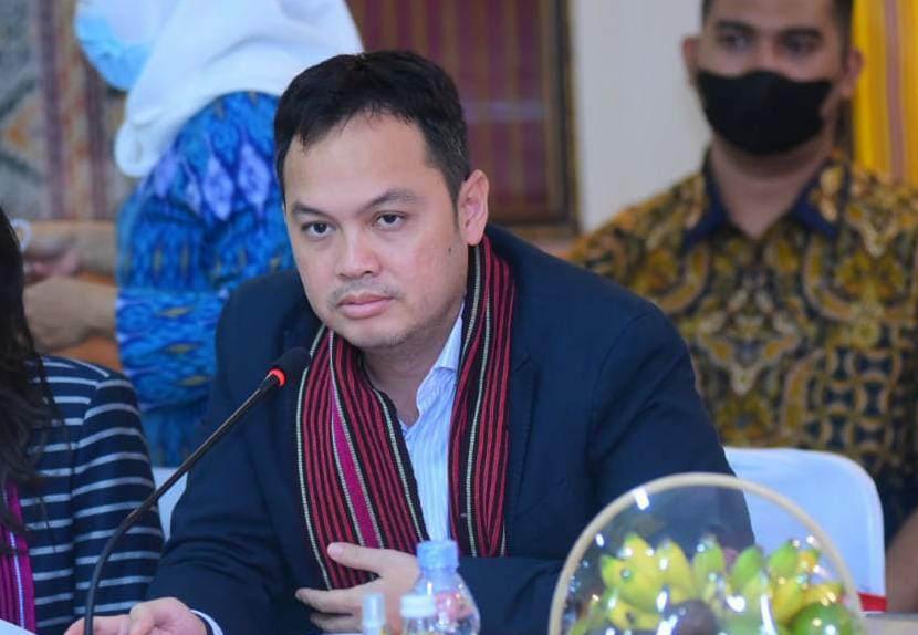 Anggota Komisi III DPR RI Dede Indra Permana Soediro mengkritik langkah Sahabat Mahfud salah alamat.